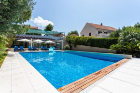 Luxuriöse Ferienwohnung Mit Poolblick